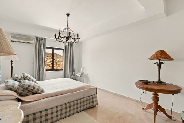 Villa el capitán: A grand private estate with sea views, pool & a paddle court in El Capitán, Benahavis