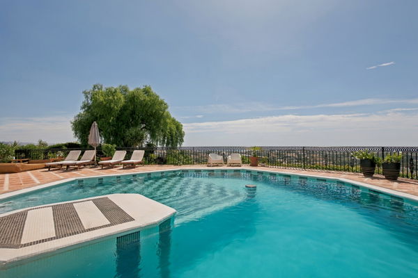 Villa el capitán: A grand private estate with sea views, pool & a paddle court in El Capitán, Benahavis