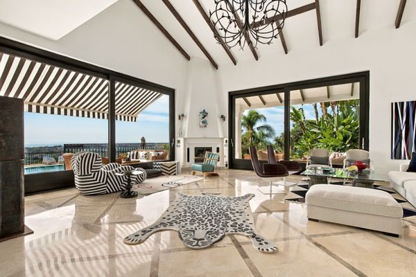 Villa el capitán: A grand private estate with sea views, pool & a paddle court in El Capitán, Benahavis