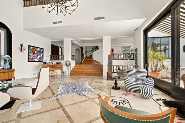 Villa el capitán: A grand private estate with sea views, pool & a paddle court in El Capitán, Benahavis