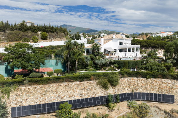 Villa El Capitán: A grand private estate with sea views, pool & a paddle court in El Capitán, Benahavis