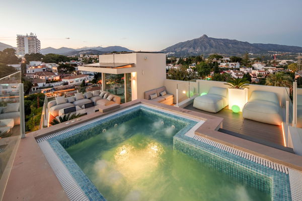 Modern luxury villa with panoramic views in Nueva Andalucía, Marbella