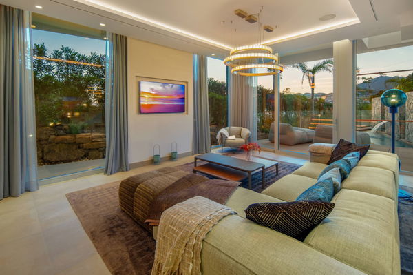 Modern luxury villa with panoramic views in Nueva Andalucía, Marbella