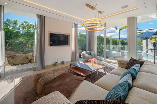 Modern luxury villa with panoramic views in Nueva Andalucía, Marbella