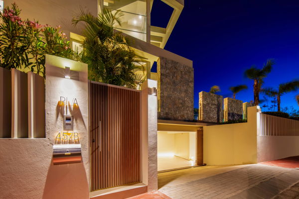 Modern luxury villa with panoramic views in Nueva Andalucía, Marbella
