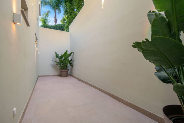 Modern luxury villa with panoramic views in Nueva Andalucía, Marbella