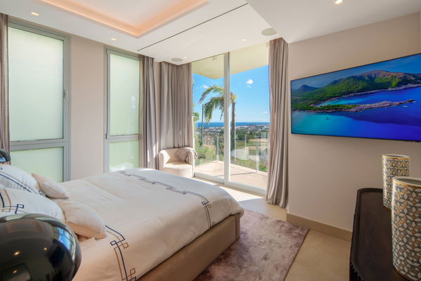 Modern luxury villa with panoramic views in Nueva Andalucía, Marbella