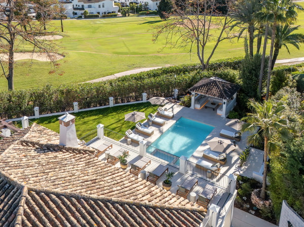 Remarkable frontline golf villa in La Cerquilla, Nueva Andalucía