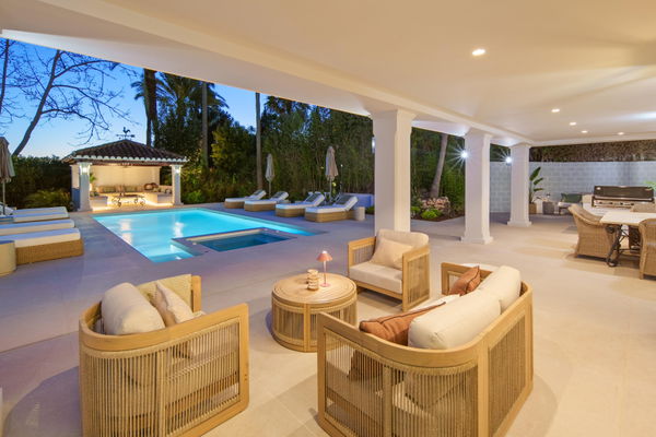 Remarkable frontline golf villa in La Cerquilla, Nueva Andalucía