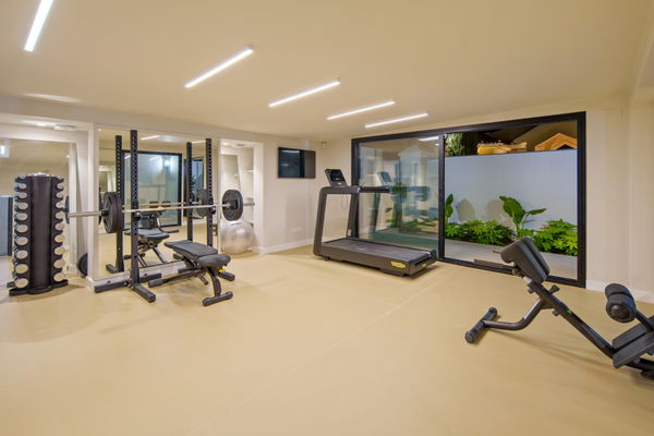 Remarkable frontline golf villa in La Cerquilla, Nueva Andalucía