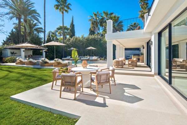 Remarkable frontline golf villa in La Cerquilla, Nueva Andalucía