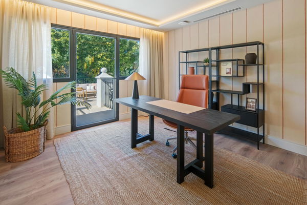 Remarkable frontline golf villa in La Cerquilla, Nueva Andalucía