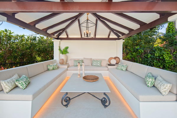 Remarkable frontline golf villa in La Cerquilla, Nueva Andalucía