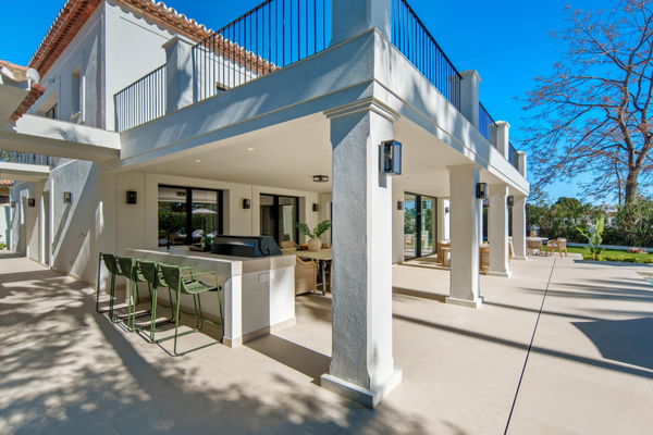 Remarkable frontline golf villa in La Cerquilla, Nueva Andalucía