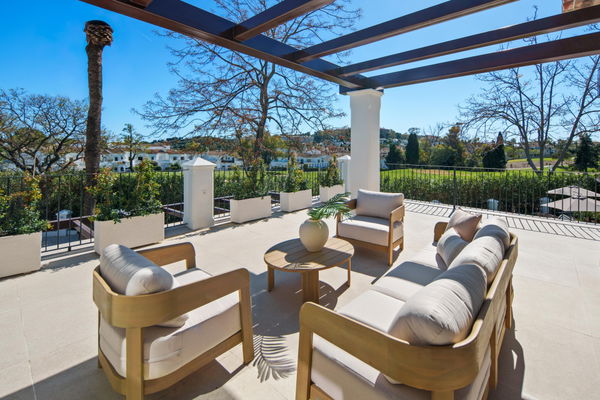 Remarkable frontline golf villa in La Cerquilla, Nueva Andalucía