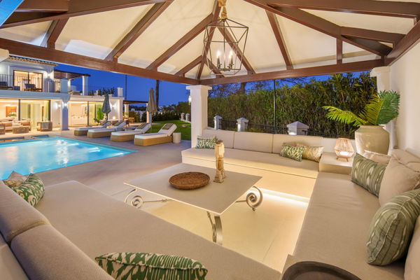 Remarkable frontline golf villa in La Cerquilla, Nueva Andalucía