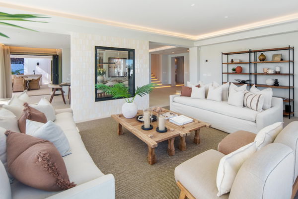 Remarkable frontline golf villa in La Cerquilla, Nueva Andalucía