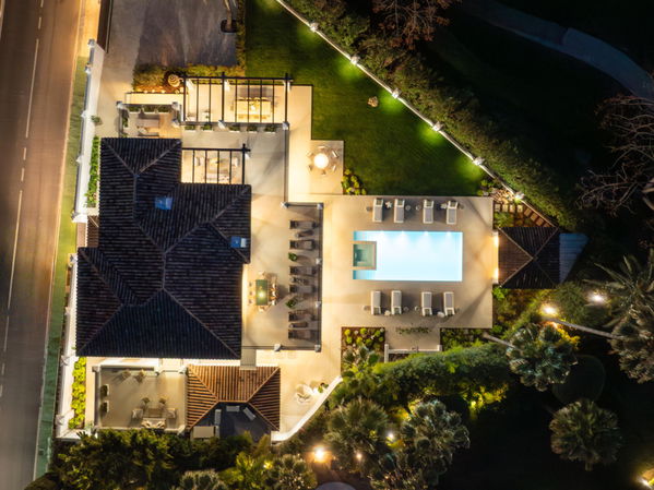 Remarkable frontline golf villa in La Cerquilla, Nueva Andalucía