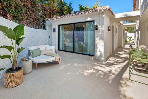 Remarkable frontline golf villa in La Cerquilla, Nueva Andalucía