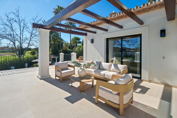 Remarkable frontline golf villa in La Cerquilla, Nueva Andalucía