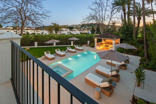 Remarkable frontline golf villa in La Cerquilla, Nueva Andalucía
