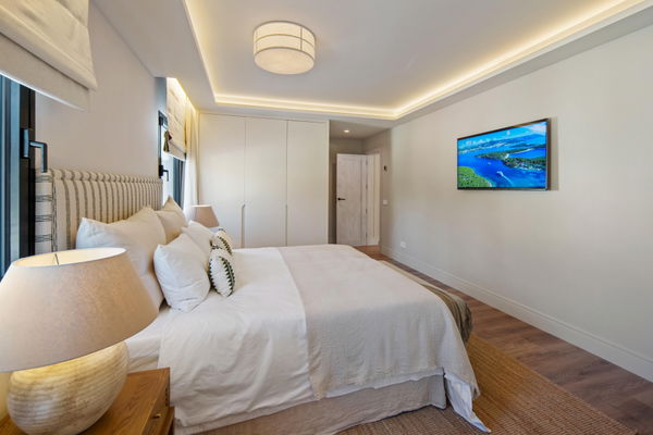 Remarkable frontline golf villa in La Cerquilla, Nueva Andalucía