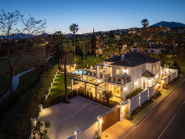 Remarkable frontline golf villa in La Cerquilla, Nueva Andalucía