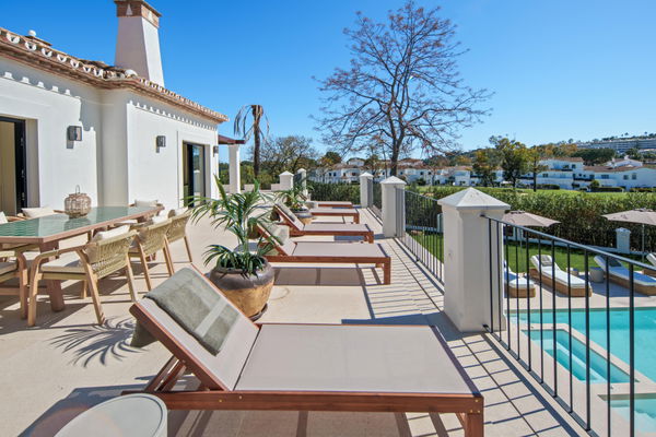 Remarkable frontline golf villa in La Cerquilla, Nueva Andalucía