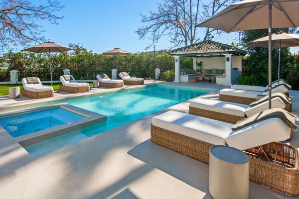 Remarkable frontline golf villa in La Cerquilla, Nueva Andalucía
