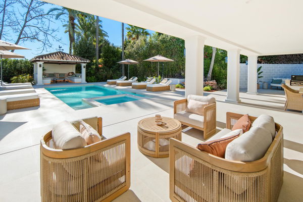 Remarkable frontline golf villa in La Cerquilla, Nueva Andalucía
