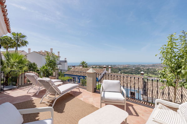 A beautifully reimagined andalusian residence with panoramic Mediterranean views, La Heredia, Benahavís