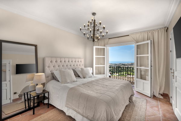 A beautifully reimagined andalusian residence with panoramic Mediterranean views, La Heredia, Benahavís