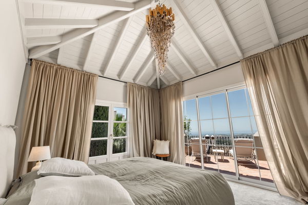 A beautifully reimagined andalusian residence with panoramic Mediterranean views, La Heredia, Benahavís