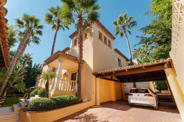 Elegant Mediterranean villa in Nueva Andalucía, Marbella