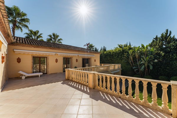 Elegant Mediterranean villa in Nueva Andalucía, Marbella