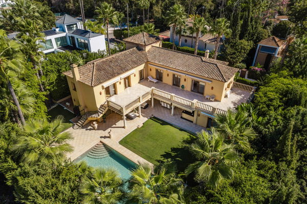 Elegant Mediterranean villa in Nueva Andalucía, Marbella