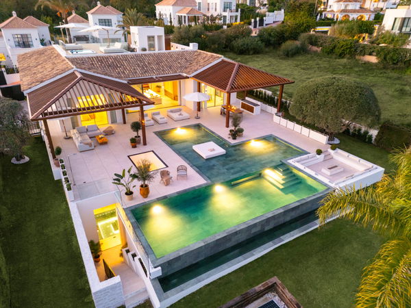 Frontline golf villa in La Cerquilla, Nueva Andalucía