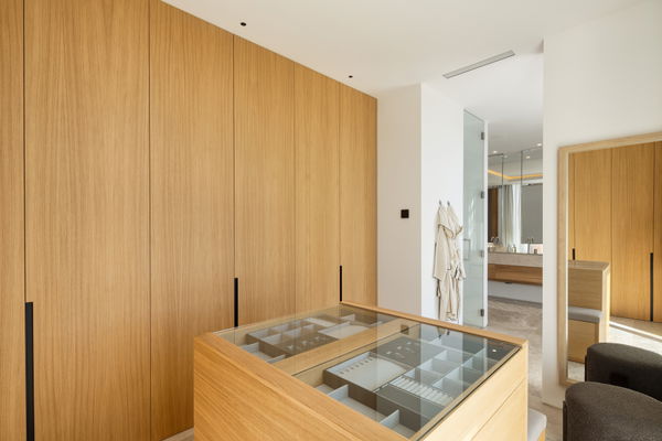 Frontline golf villa in La Cerquilla, Nueva Andalucía