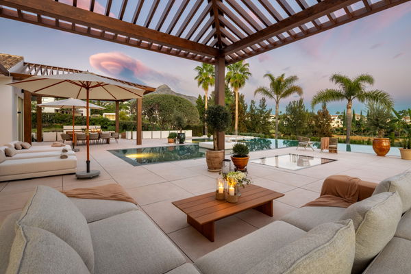 Frontline golf villa in La Cerquilla, Nueva Andalucía