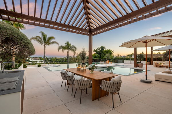 Frontline golf villa in La Cerquilla, Nueva Andalucía