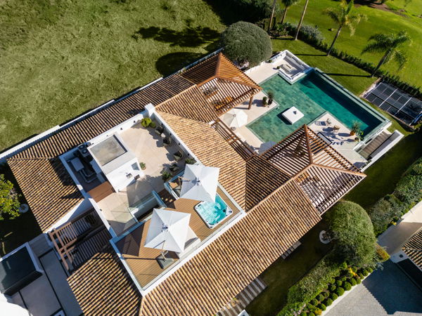 Frontline golf villa in La Cerquilla, Nueva Andalucía