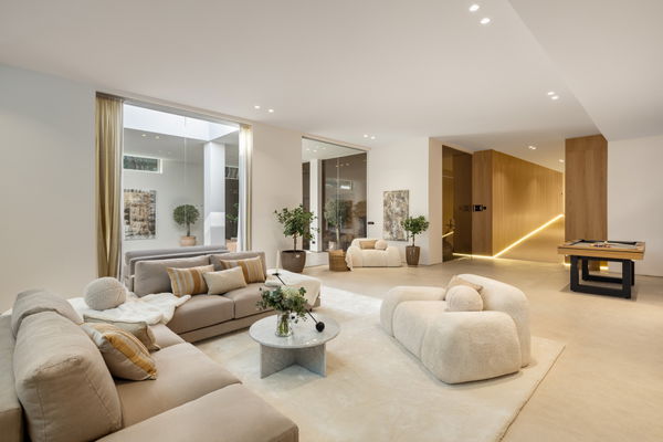 Frontline golf villa in La Cerquilla, Nueva Andalucía