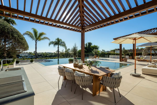 Frontline golf villa in La Cerquilla, Nueva Andalucía