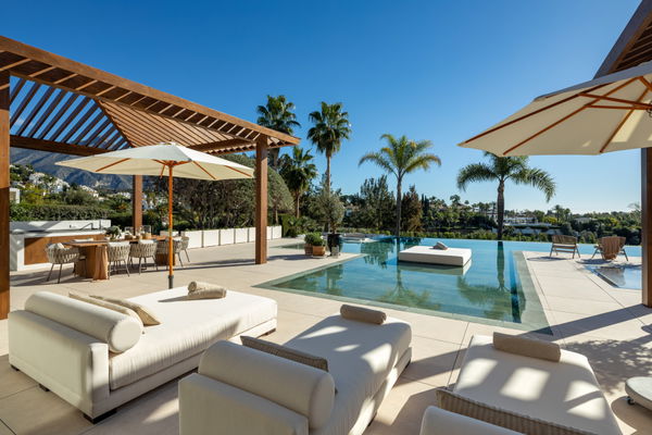 Frontline golf villa in La Cerquilla, Nueva Andalucía