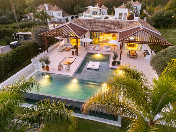 Frontline golf villa in La Cerquilla, Nueva Andalucía
