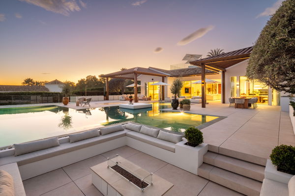 Frontline golf villa in La Cerquilla, Nueva Andalucía