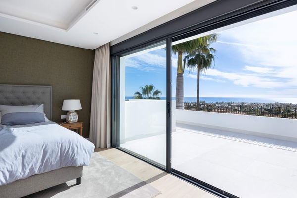 Modern andalusian villa with panoramic sea views in Los flamingos, Benahavís