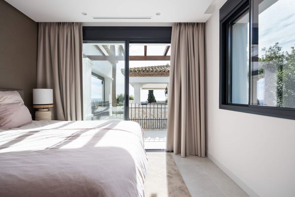 Modern andalusian villa with panoramic sea views in Los flamingos, Benahavís