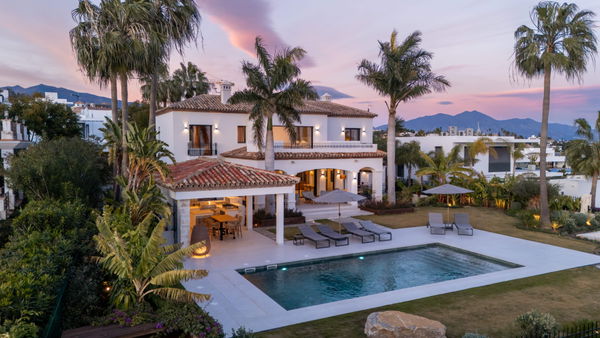 Modern andalusian villa with panoramic sea views in Los flamingos, Benahavís