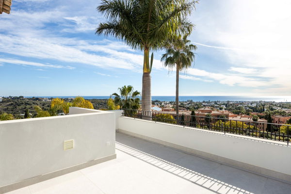 Modern andalusian villa with panoramic sea views in Los flamingos, Benahavís